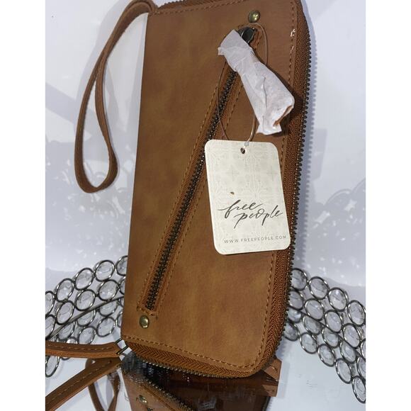 FREE PEOPLE - Brown Tan Distressed Vegan Wallet - New w/ Tags - MSRP $58 - Picture 3 of 4